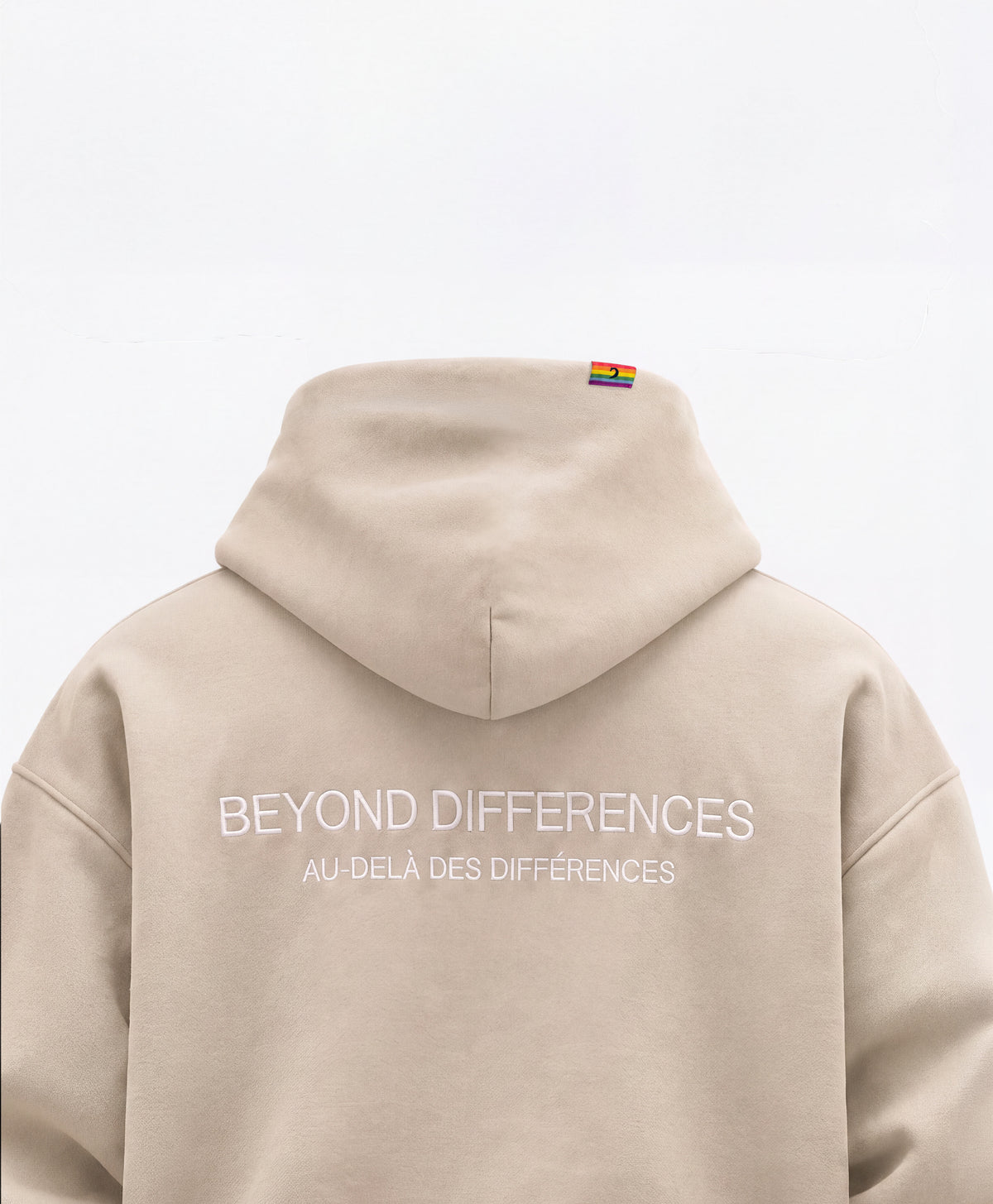 Dos du Heavyweight Hoodie Beige : broderie ton sur ton BEYOND DIFFERENCES / AU-DELÀ DES DIFFÉRENCES