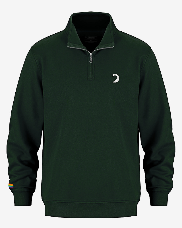 Chandail 1/4 zip vert forêt Diversity, logo brodé blanc sur la poitrine et drapeau arc-en-ciel au poignet